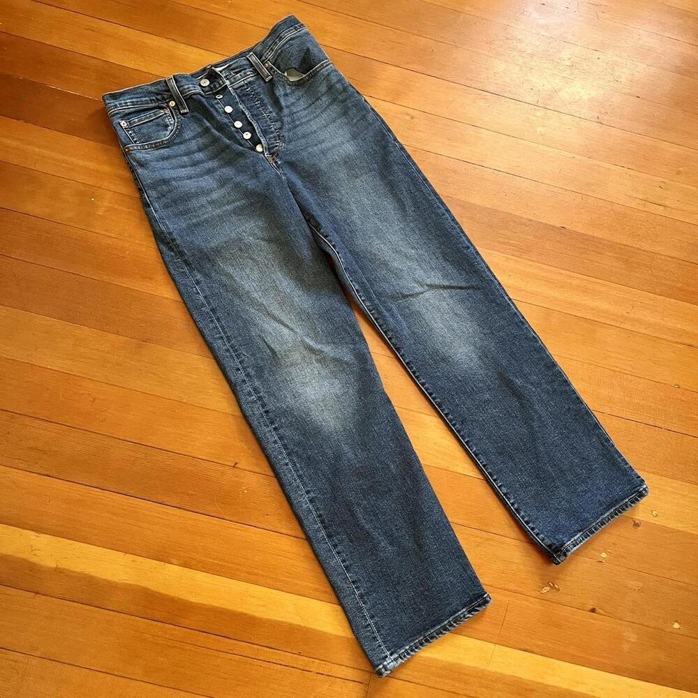 Levi's Ribcage Straight Jeans w/ High Waist & Vintage Style Buttons - W31 L32